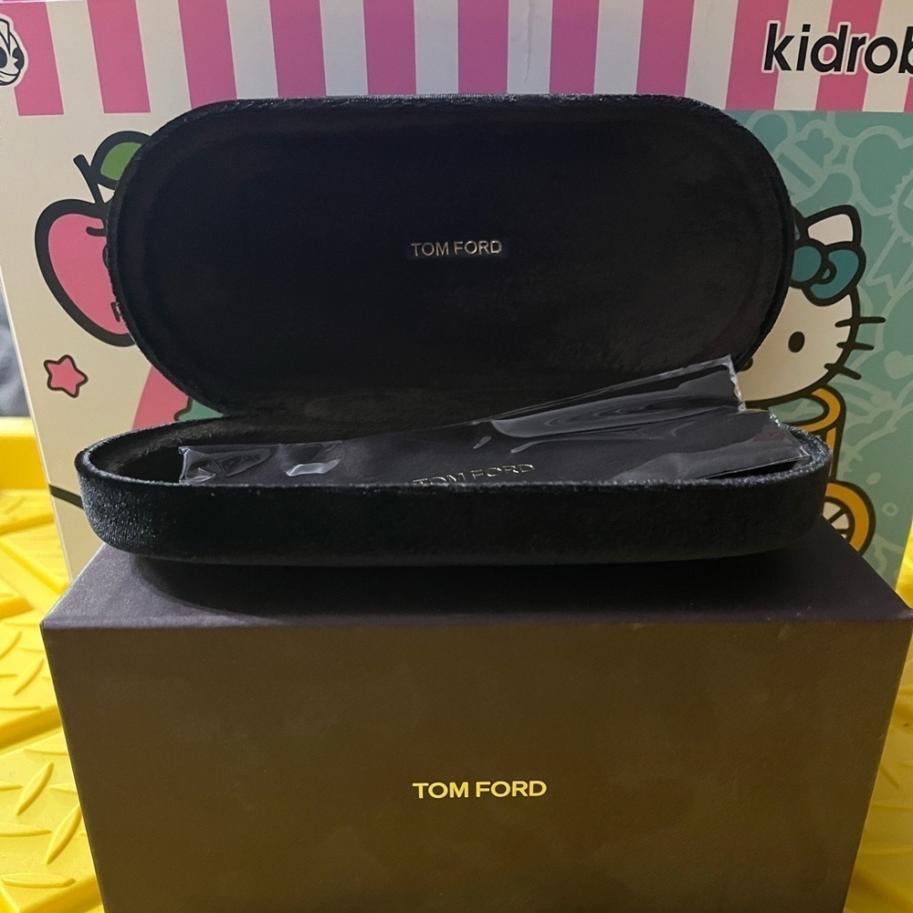Tom Ford Dark Brown Velvet Eyewear Case - Picture 4 of 4